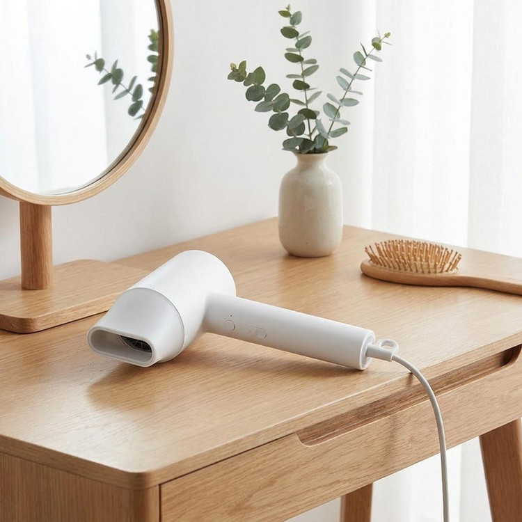 سشوار حرفهای 1600 وات شیائومی مدل Mi Ionic Hair Dryer H300، موتور DC، وزن 508 گرم، دارای سری متمرکزکننده باریک با ویژگی صافکنندگی، حجمدهندگی، با قابلیت باد سرد