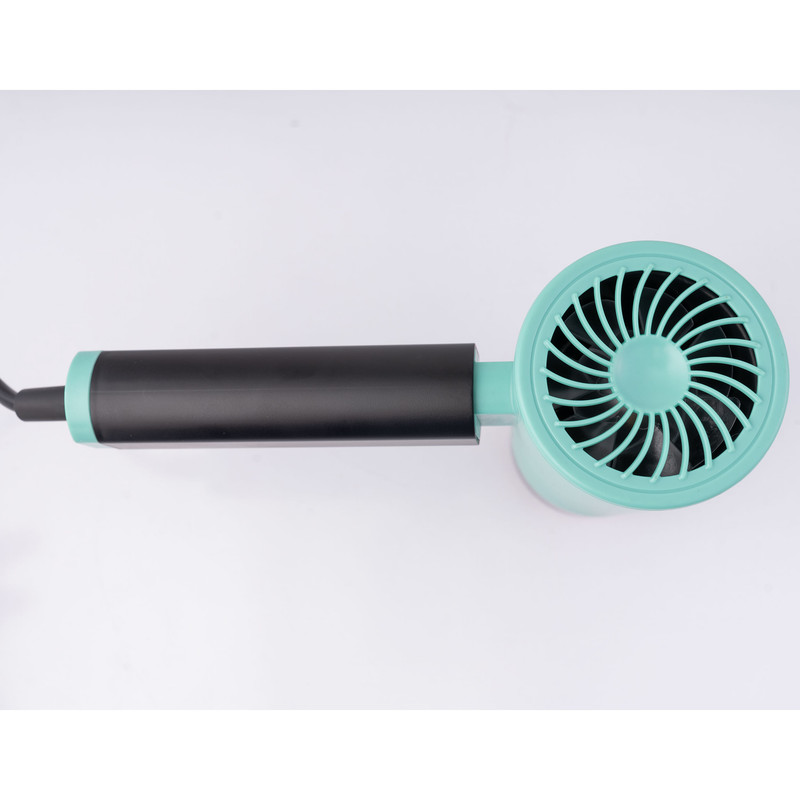 سشوار مسافرتی 1600 وات وی جی ار مدل V-426، موتور DC، وزن 600 گرم، المنت فلز، دارای سری متمرکزکننده باریک با ویژگی صافکنندگی، با قابلیت باد سرد