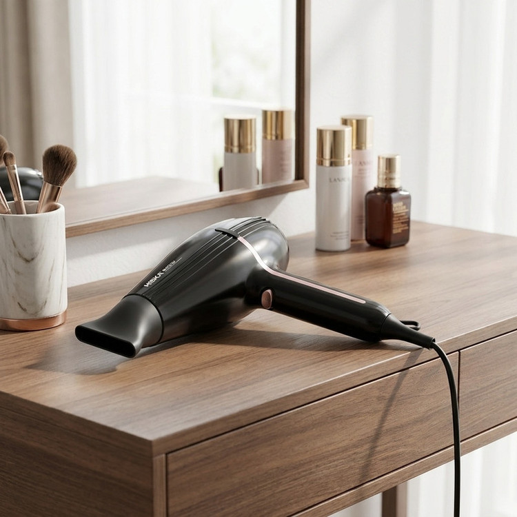 سشوار حرفهای هیسکا مدل H5264 با توان 2400 وات، موتور AC پرسرعت، تکنولوژی یونیزاسیون، تنظیم دما در سه حالت، تنظیم سرعت دوگانه، قابلیت باد سرد واقعی، سری متمرکز کننده هوا و پد ضدلغزش