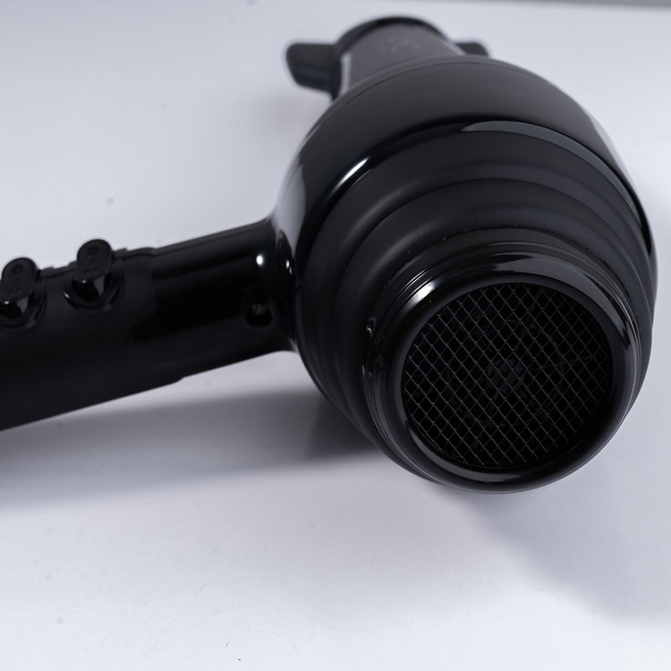 سشوار حرفهای 2200 وات لایچی مدل L-9070، موتور AC، وزن 1100 گرم، المنت سرامیک تورمالین، دارای سری متمرکزکننده پهن با ویژگی صافکنندگی، حجمدهندگی، با قابلیت باد سرد، فناوری تولید یون، دسته ارگونومیک