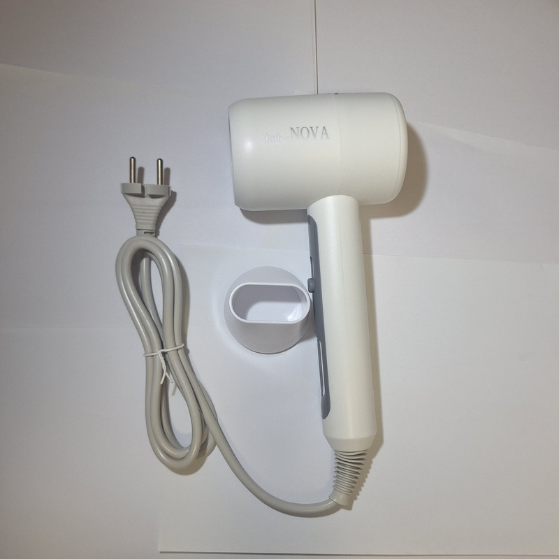 سشوار حرفه ای نوا مدل B2 با توان 3600 وات، موتور DC، تنظیم دما در دو حالت، خشک کنندگی قوی، کاهش وز مو، حجمدهندگی، همراه با سری متمرکزکننده پهن