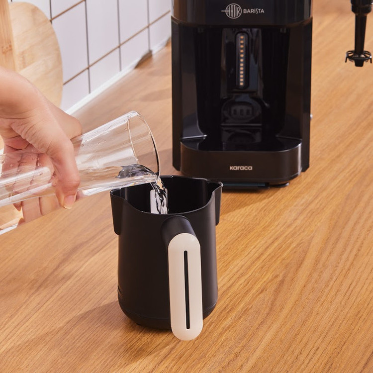 قهوهساز کاراجا مدل Barista Türk، ظرفیت دمآوری پنج فنجان با فیلتر الیافی، دارای کف ساز شیر