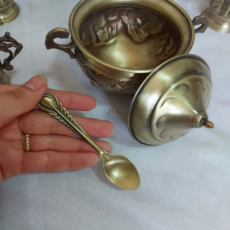 سرویس چایخوری 19 پارچه برنجی مدل قلم زنی کد 554