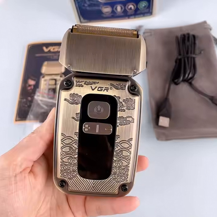 ماشین اصلاح موی صورت وی جی ار مدل V-337 با تیغه کربن استیل، عملکرد توربو، قابلیت تنظیم سرعت، استفاده خشک و مرطوب، اصلاح با شماره صفر، باتری لیتیومی 800 میلیآمپر، شارژ با کابل USB، نمایشگر میزان شارژ و سرعت موتور، دارای تیغه اضافی تریمر