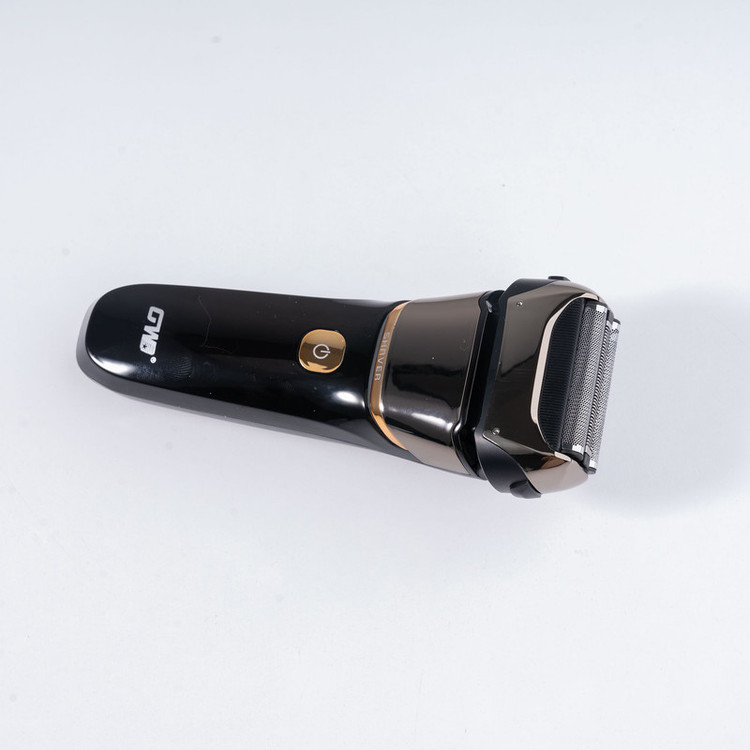 ماشین اصلاح موی صورت جی دبلیو مدل GW-9909، اصلاح به صورت صفر زن، نمایشگر وضعیت باتری، ضد آب، منبع انرژی با کابل USB، تکنولوژی اصلاح به صورت شیو فویلی، مدت زمان شارژ 120 دقیقه و مدت زمان استفاده پس از شارژ 80 دقیقه، بههمراه کابل شارژ USB، محافظ، برس