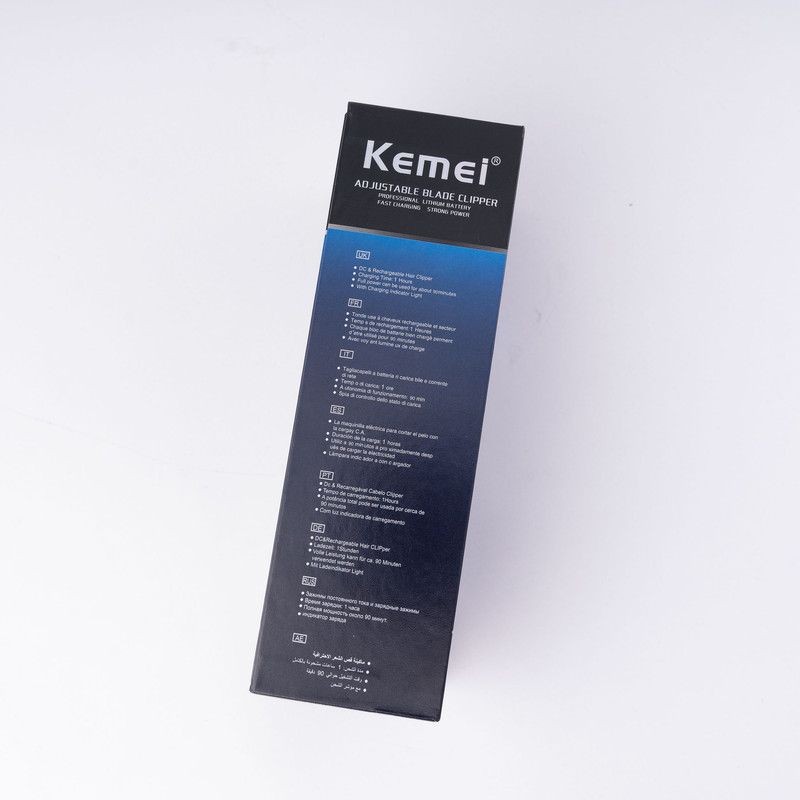 ماشین اصلاح موی سر و صورت کیمی مدل NEW km-5021 با تیغه استیل ضد زنگ، باتری 600 میلیآمپر، شارژ 60 دقیقه، زمان استفاده 90 دقیقه، توان 5 وات، اصلاح صفر زن و خط زن، همراه با 3 شانه سایز 1، 2 و 3 میلیمتر
