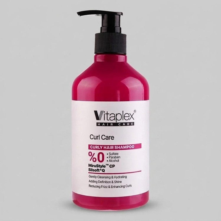 شامپو مو فر ویتاپلکس مدل Curl Care حجم 500 میلیلیتر، تقویتکننده، مرطوبکننده، لطافتبخش، کنترل چربی و جلوگیری از وز شدن مو، مناسب پوست سر معمولی، دارای گلیسیرین