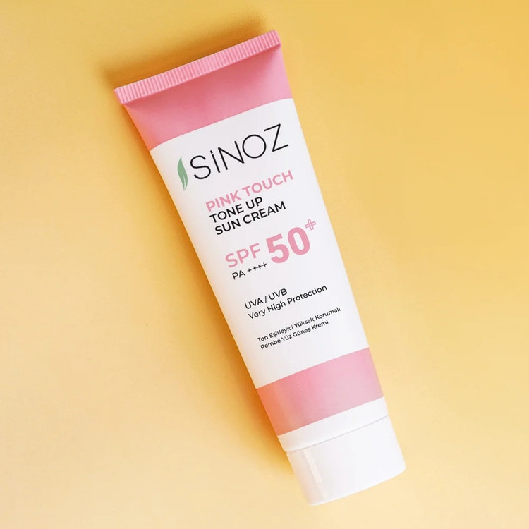 کرم ضد آفتاب رنگی صورت سینوز SPF 50 مدل Pink Touch Tone Up محافظ UVA و UVB مناسب برای انواع پوست حجم 50 میلیلیتر