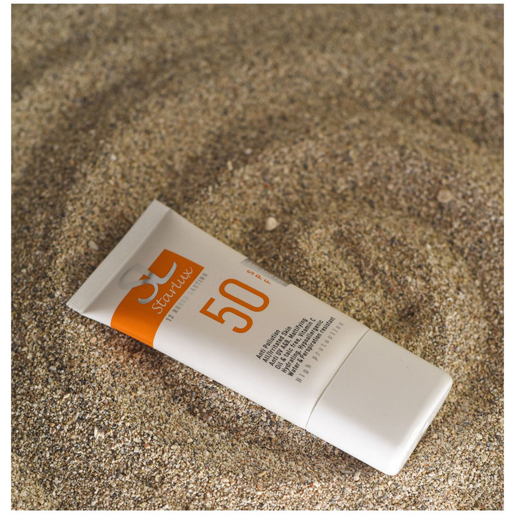 کرم ضد آفتاب بدون رنگ استار لوکس SPF 50 مدل اویل فری مناسب انواع پوستها حجم 40 میلی لیتر