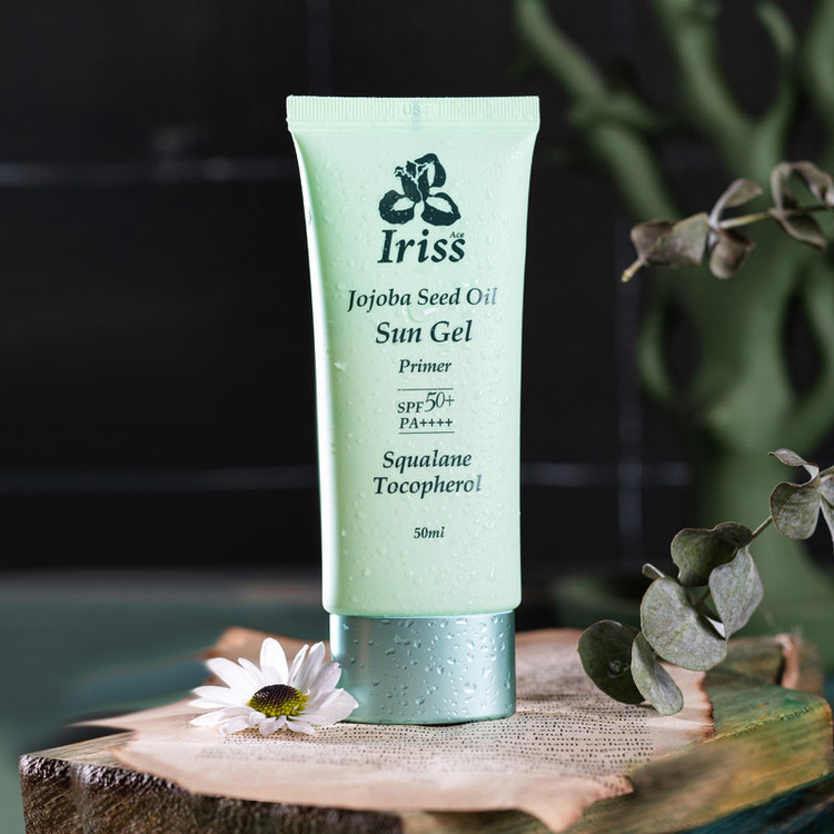 ژل ضد آفتاب بی رنگ صورت آیریس آس SPF 50 مدل JOJOBA SEED OIL محافظ UVA ،UVB و PA++++، ضد حساسیت، ضد چروک و ضد پیری، مناسب برای انواع پوست حجم 50 میلیلیتر
