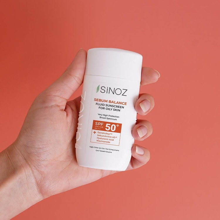کرم ضد آفتاب بیرنگ صورت سینوز SPF 50+ مدل Sebum Balance محافظ در برابر اشعه UVB مناسب برای پوستهای مختلط حجم 50 میلیلیتر