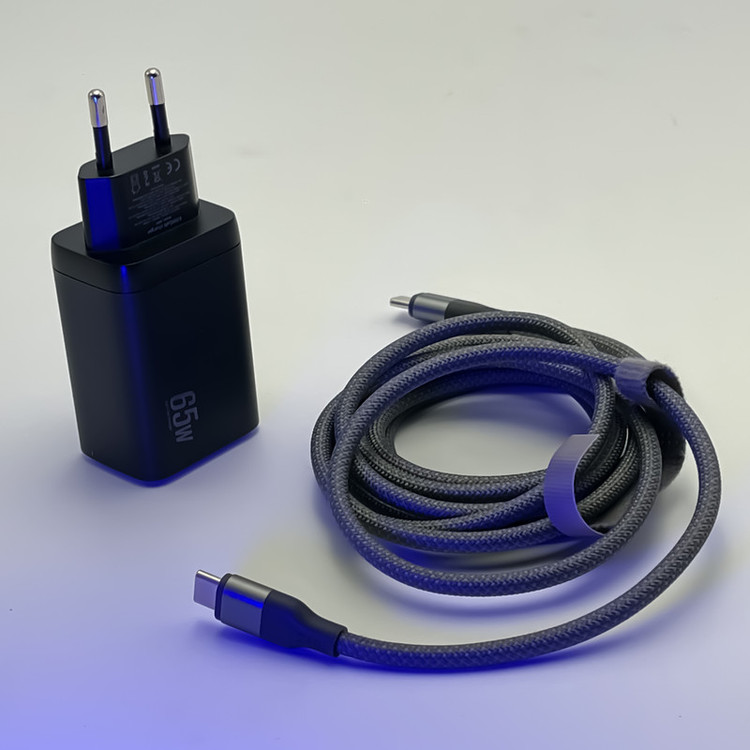 شارژر دیواری 65 وات 3 پورت وونک مدل PD65w به همراه کابل USB-C