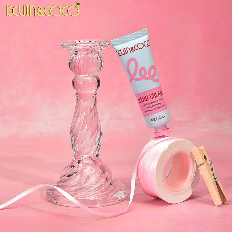 مرطوب کننده صورت کوین اند کوکو مدل 1 حجم 30 میلیلیتر حاوی عصاره گل همیشه بهار، مناسب انواع پوست مجموعه ۳ عددی