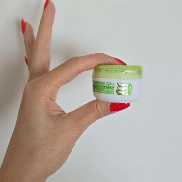 کرم مرطوبکننده دست و صورت سیر آسپتین مدل aloe vera مناسب برای انواع پوست حجم 30 میلیلیتر