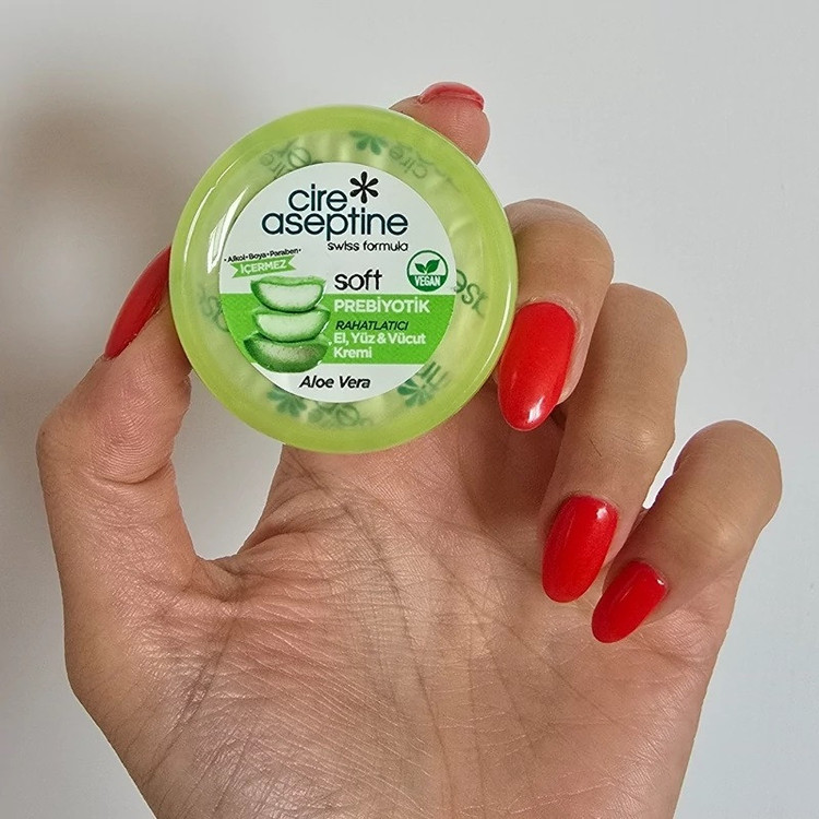 کرم مرطوبکننده دست و صورت سیر آسپتین مدل aloe vera مناسب برای انواع پوست حجم 30 میلیلیتر