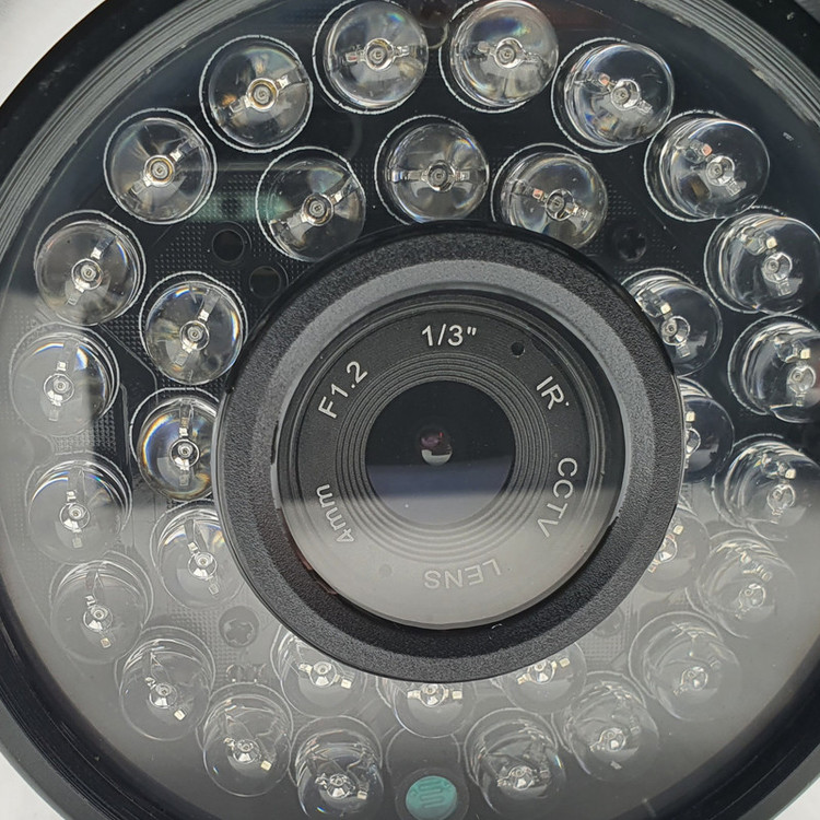دوربین مداربسته آنالوگ بولت با حسگر CCD مدل ST-650 با کیفیت تصویر 600TVL، اتصال باسیم BNC، دید در شب 40 متر و پایه نصب مناسب محیط بیرون