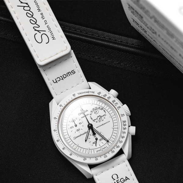 ساعت مچی عقربهای مکانیکی مدل Omega x Swatch Mission To Moonphase Snoopy
