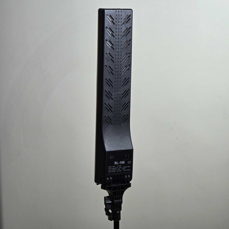 نور ثابت ال ای دی مدل RL100-8806 به همراه سه پایه نگهدارنده