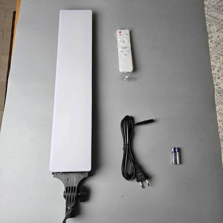 نور ثابت ال ای دی مدل RL100-8806 به همراه سه پایه نگهدارنده