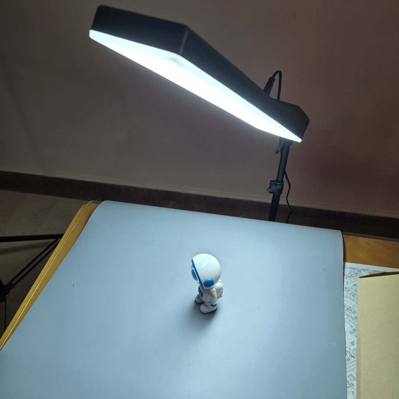 نور ثابت ال ای دی مدل RL100-8806 به همراه سه پایه نگهدارنده