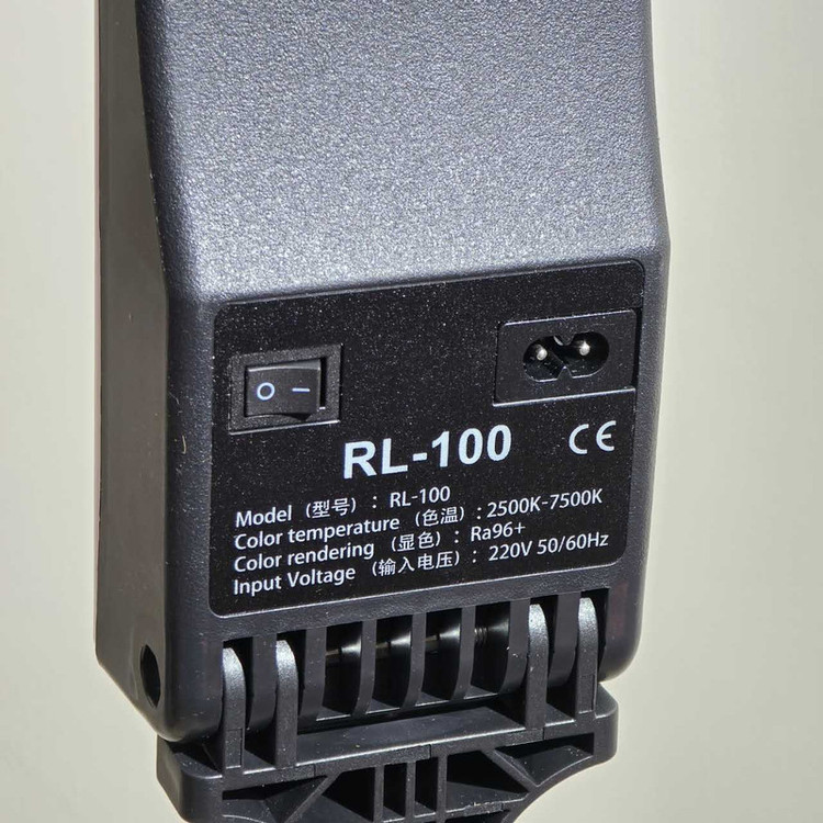 نور ثابت ال ای دی مدل RL100-8806 به همراه سه پایه نگهدارنده