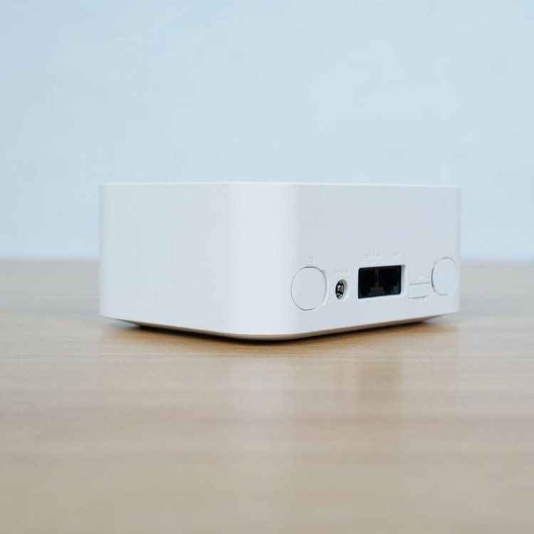 مودم رومیزی 4.5G ای ای مدل D412C57 با پشتیبانی از Cat7، سرعت دانلود 300Mbps و آپلود 100Mbps، وای فای دوبانده 802.11a/b/g/n/ac، اتصال همزمان 64 کاربر، دو پورت گیگابیتی و قابلیت اتصال آنتن خارجی