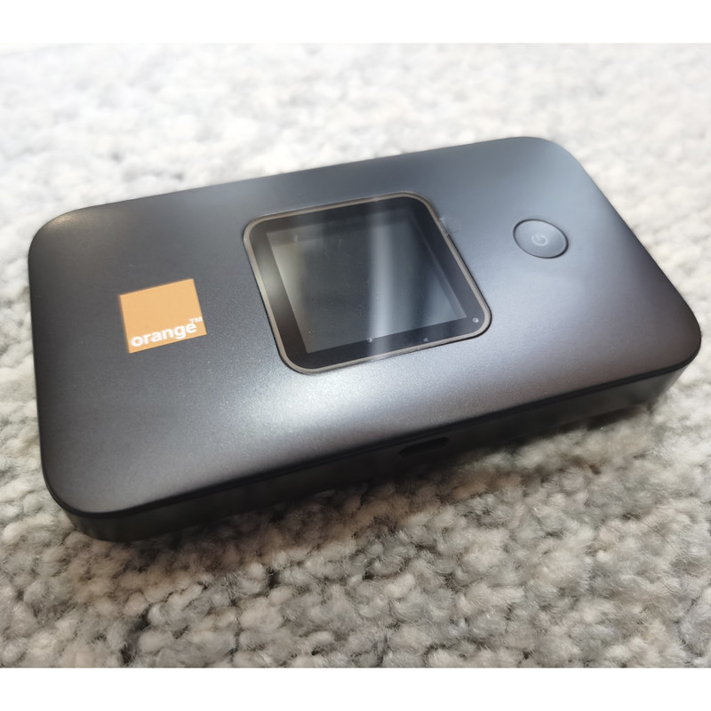 مودم همراه 4.5G ارنج مدل E5785-320 با پشتیبانی از TD-LTE و CAT6، سرعت دانلود تا 300Mbps، وایفای دو بانده 2.4 و 5 گیگاهرتز، اتصال همزمان 16 کاربر بیسیم و باتری 3000 میلیآمپر ساعت با شارژدهی تا 12 ساعت
