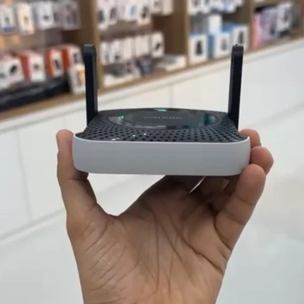 مودم روتر قابل حمل 4G پرودو مدل PD-4GCPMF با باتری 4000 میلیآمپر، شارژدهی 12 ساعت، پشتیبانی تا 10 کاربر، پورت LAN، اتصال سیمی و بیسیم، فرکانس 2.4 گیگاهرتز و سرعت دانلود 150 مگابیت بر ثانیه