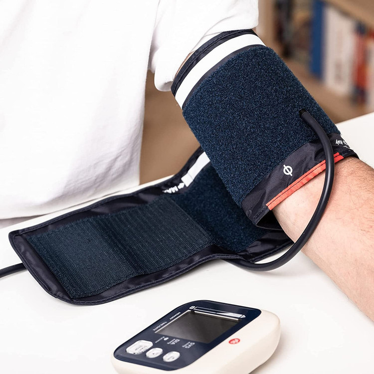 فشارسنج بازویی دیجیتال پیک سلوشن مدل easyRAPID با تکنولوژی RAPID TECH، اندازهگیری سریع و دقیق فشار خون و ضربان قلب، نمایش میانگین 3 اندازهگیری آخر، تشخیص آریتمی، حافظه 60-31 رکورد، منبع تغذیه برق و باتری و کاف مناسب بازو 22 تا 42 سانتیمتر