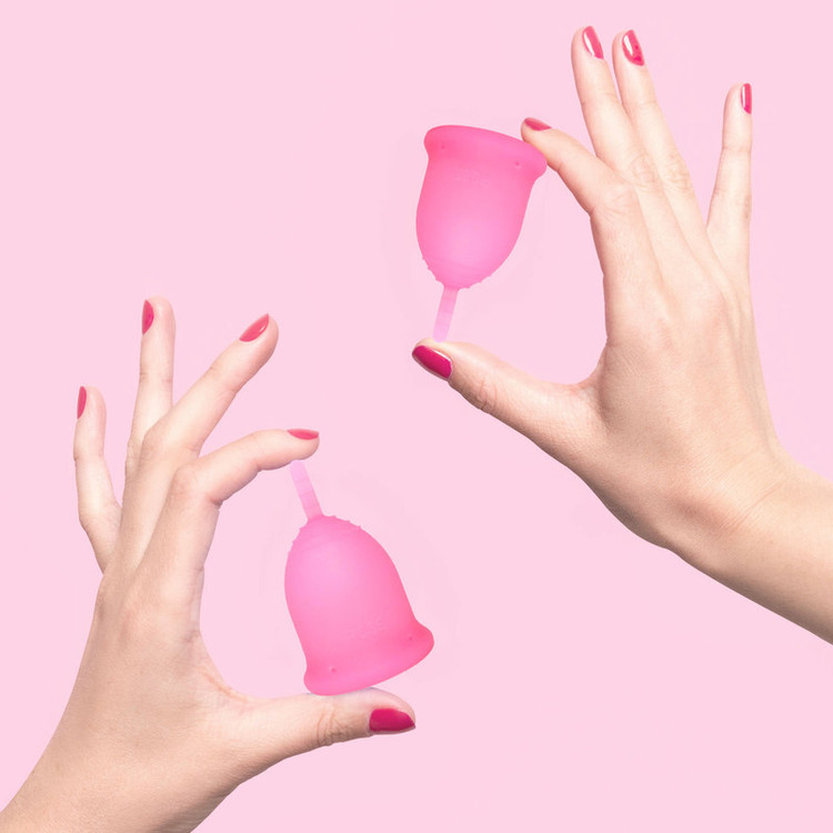 کاپ قاعدگی حورا مدل رز سایز 1 به همراه کاپ قاعدگی حورا مدل رز سایز 2